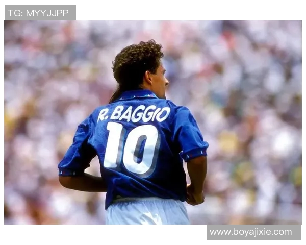 意大利足球明星海报图展现传奇球员风采与激情瞬间