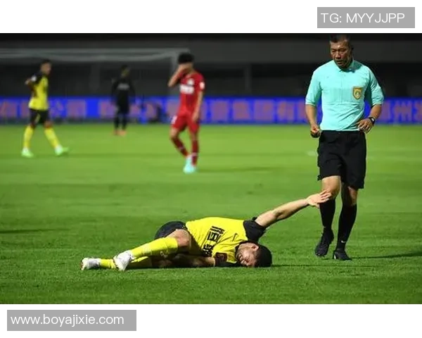 足球明星在赛场失利后的沮丧瞬间视频集锦展现运动员真实情感 足球明星在赛场失利后的沮丧瞬间视频集锦展现运动员真实情感