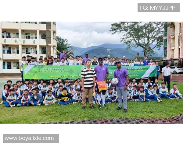 足球明星马内重返故乡传递爱心与希望点燃家乡青少年足球梦想 足球明星马内重返故乡传递爱心与希望点燃家乡青少年足球梦想